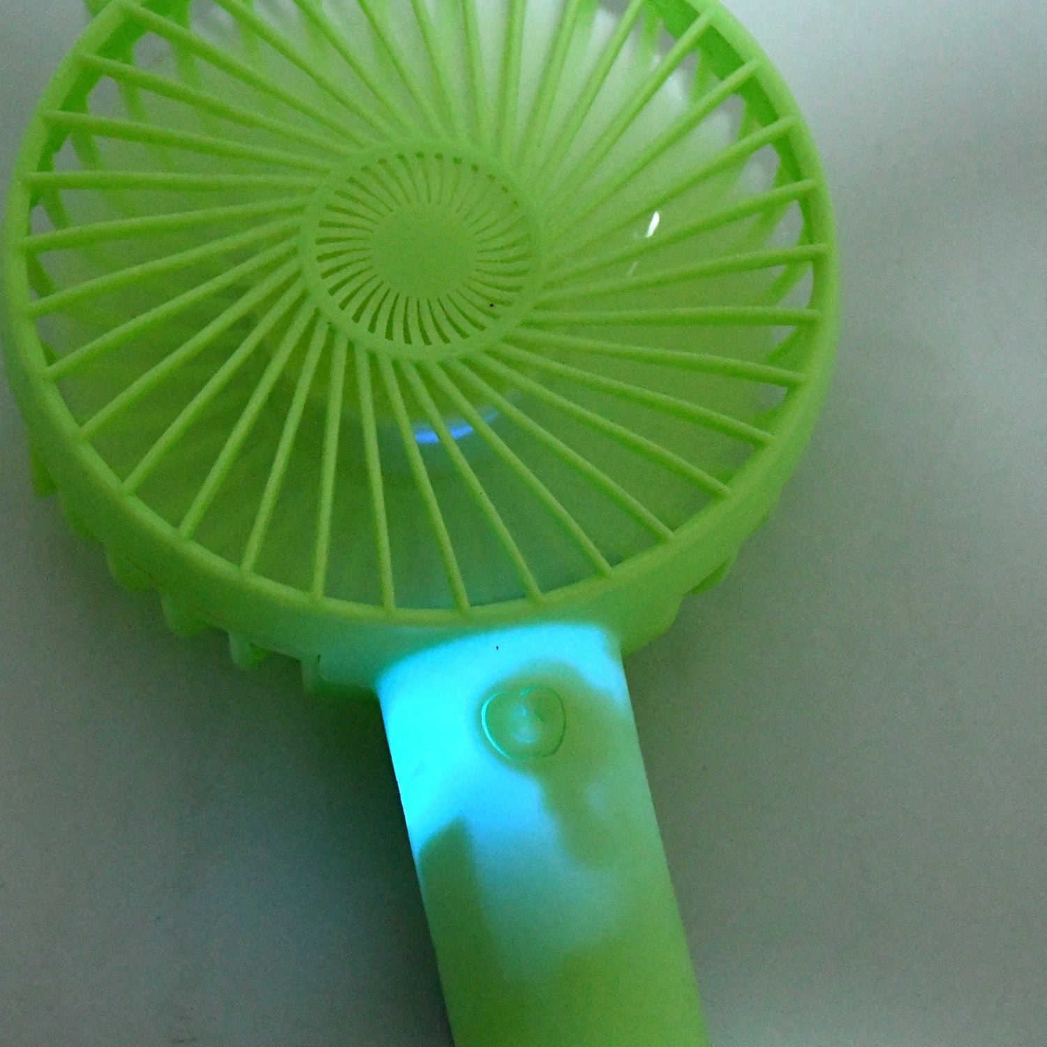 Portable Classic Hand Fan - 3-Speed Table Fan for Personal Desk, Suitable for Office, School, and Home Use (Battery Not Included)